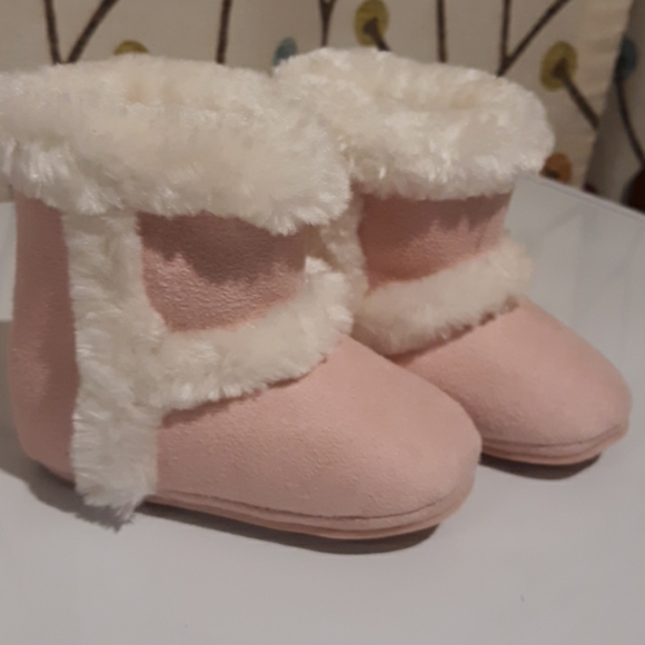 New in box girls size 4 boot. - Picture 3 of 8